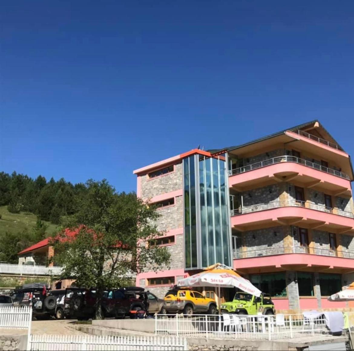 Lura Hotel Fushe-Lure Екстер'єр фото