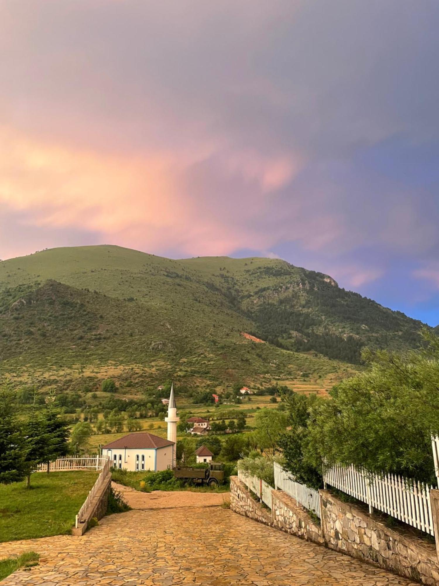 Lura Hotel Fushe-Lure Екстер'єр фото