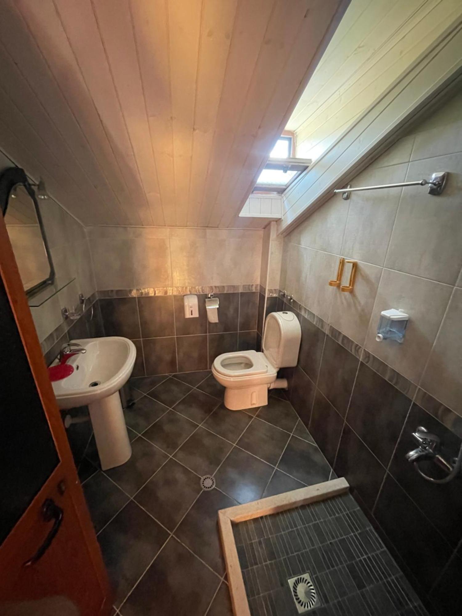 Lura Hotel Fushe-Lure Екстер'єр фото