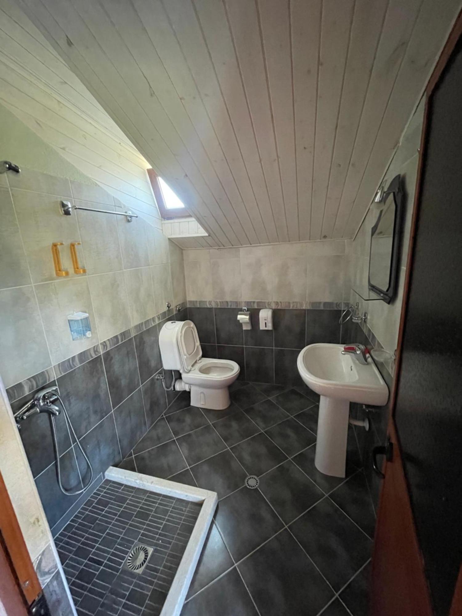 Lura Hotel Fushe-Lure Екстер'єр фото
